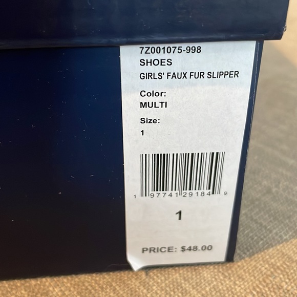 NIB 🐳 Vineyard Vines 🐳 Girls Faux Fur Slippers Size 1 🐳 - Picture 6 of 6